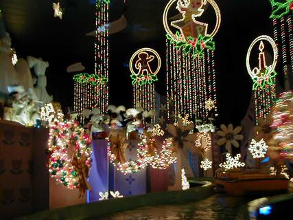Lights in Small World<br>Location: <a href="https://www.google.com/maps/search/?api=1&query=33.81505,-117.91758" target="_new">Disneyland</a>